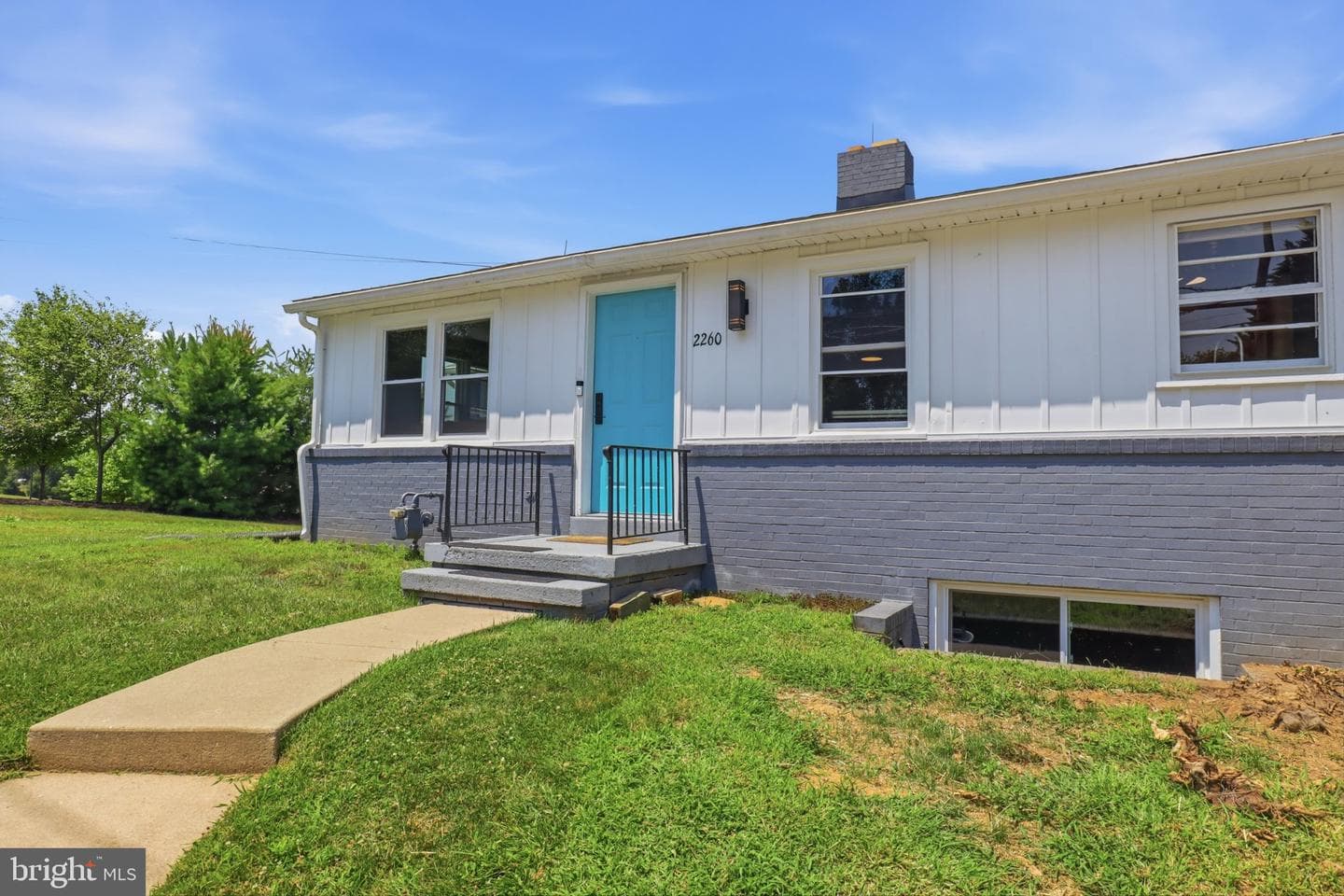 2260 S George Street photo 5