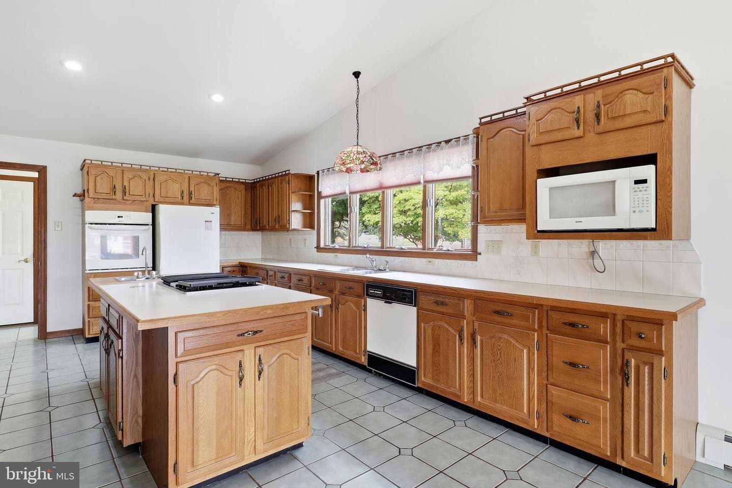 2884 Sunset Drive photo 3