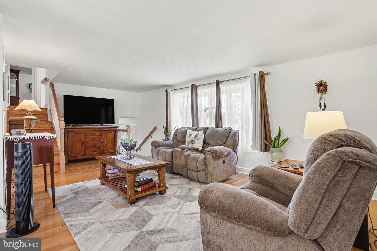 398 Folkstone Way photo 6