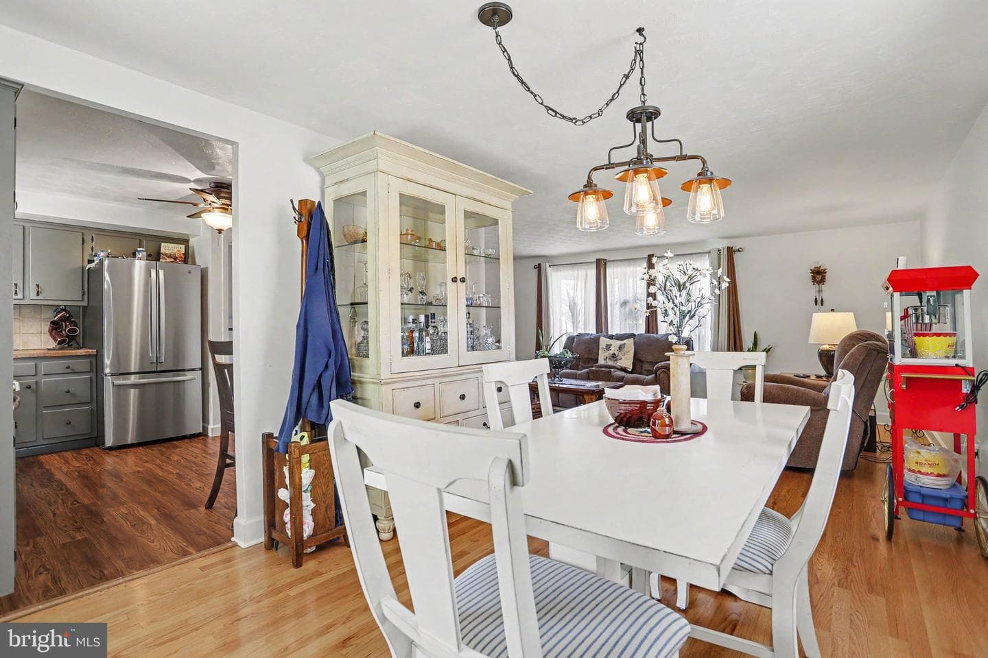 398 Folkstone Way photo 8