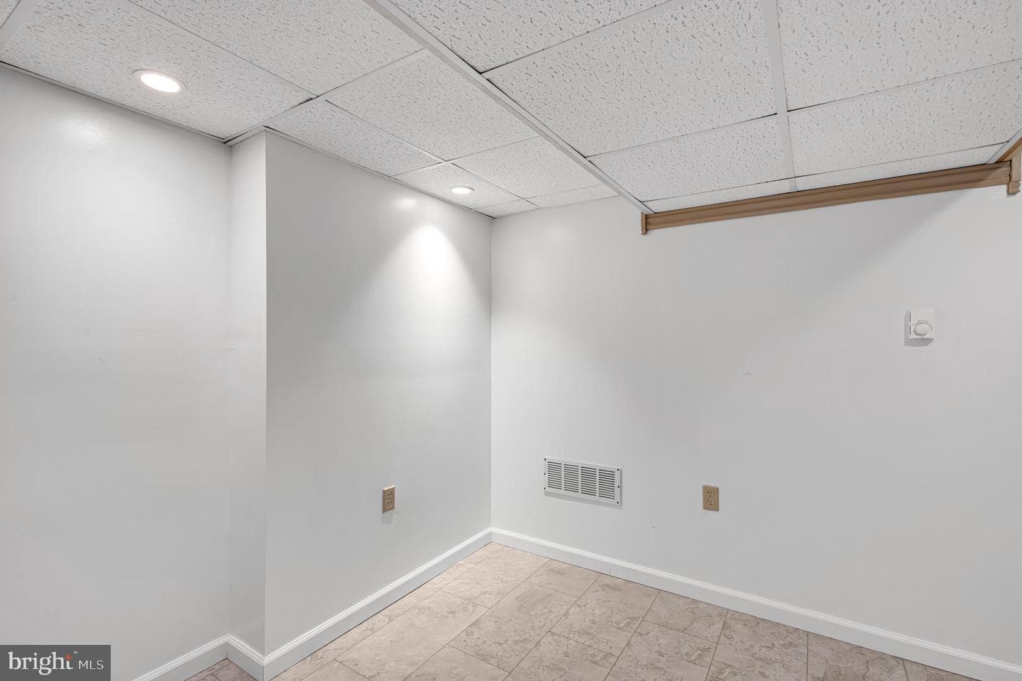 1150 Westminster Avenue photo 23