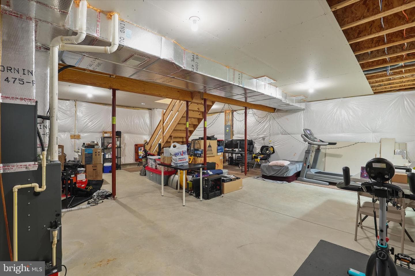 135 Surrey Lane photo 37