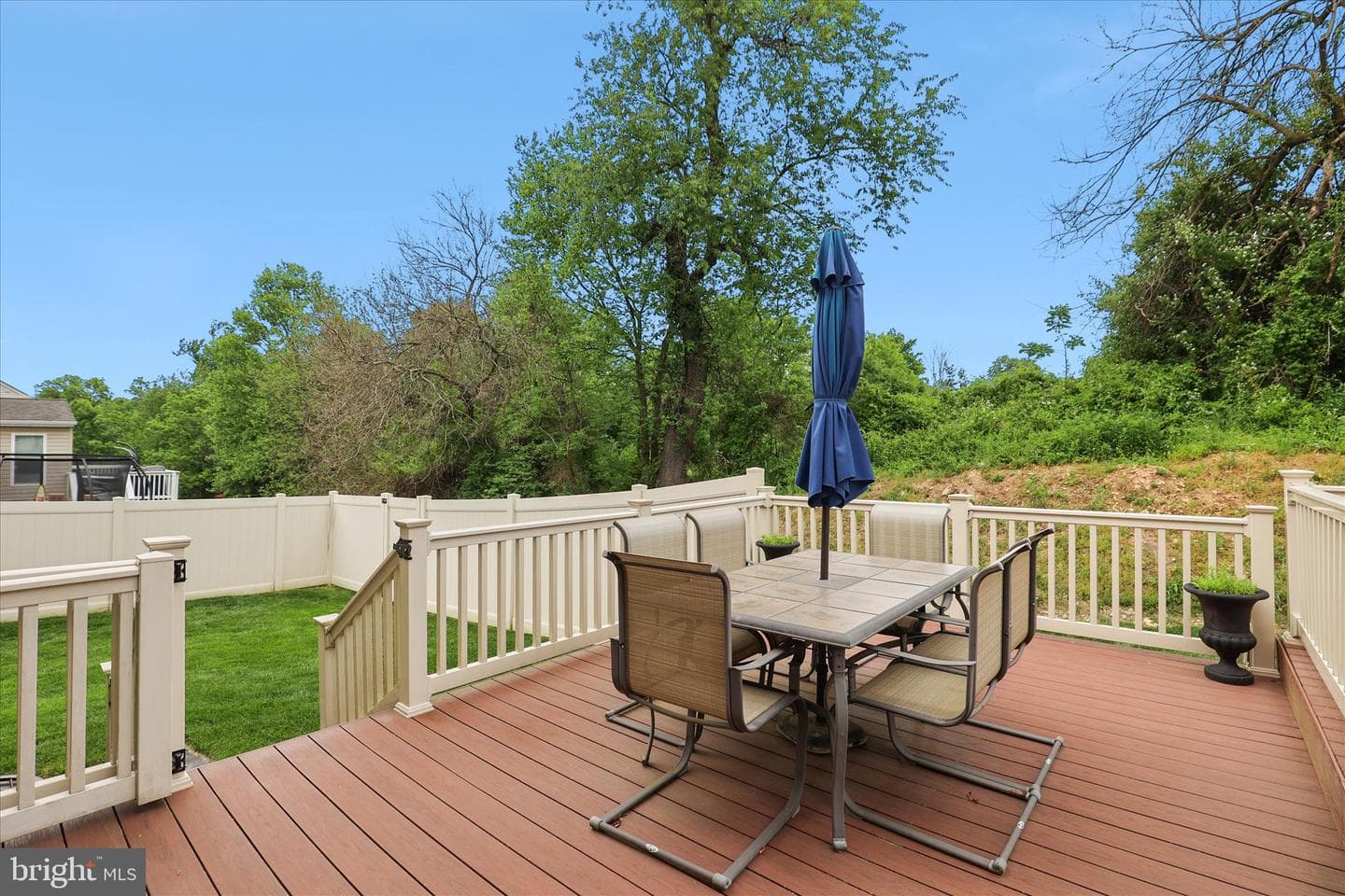 135 Surrey Lane photo 40