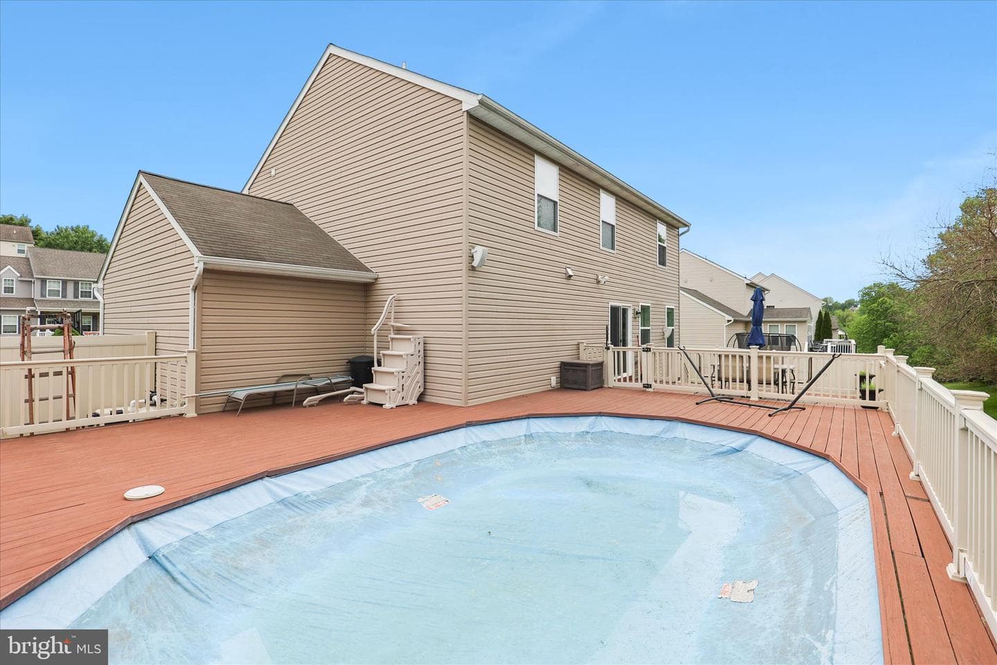 135 Surrey Lane photo 44