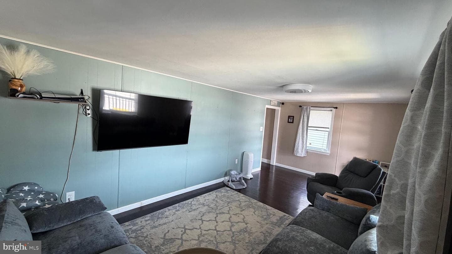 903 York Street photo 17