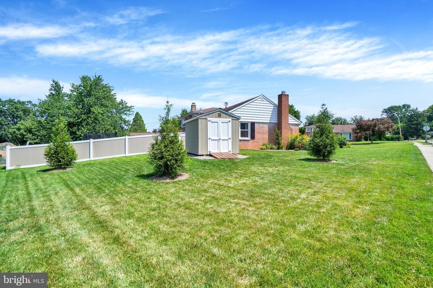 970 Sundale Drive photo 32