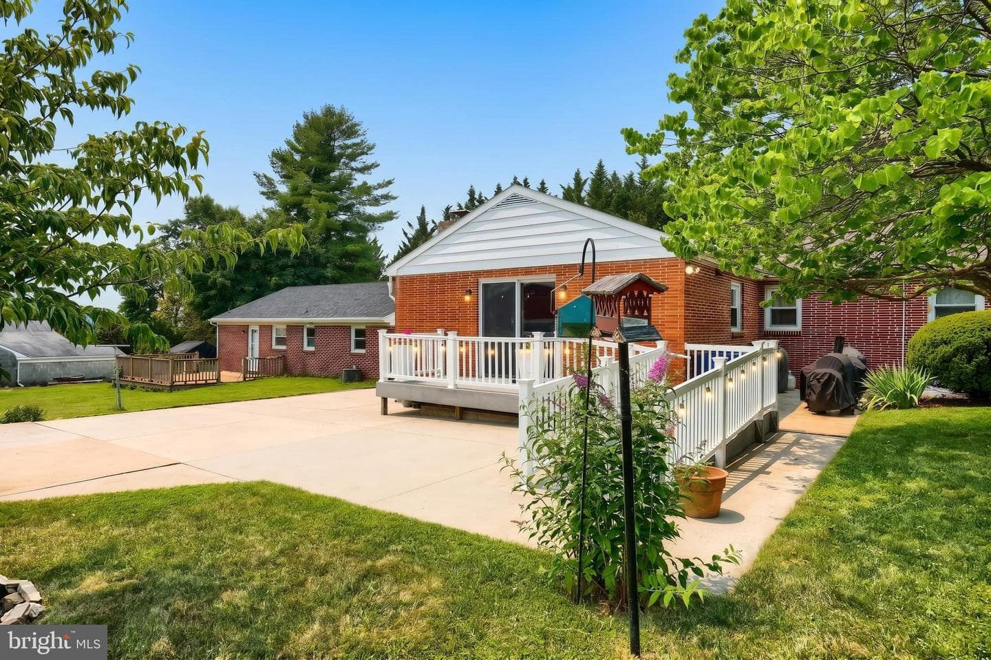 2135 Pleasant View Drive photo 6
