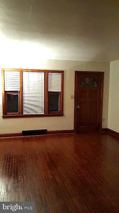 878 York Street photo 3