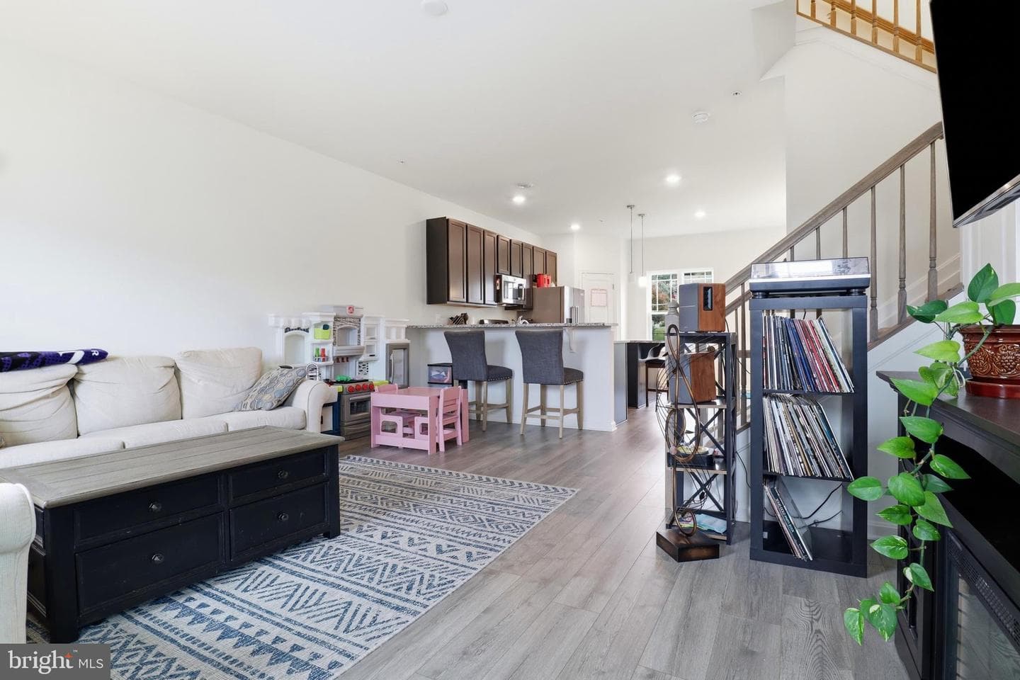 141 Sussex Place photo 10