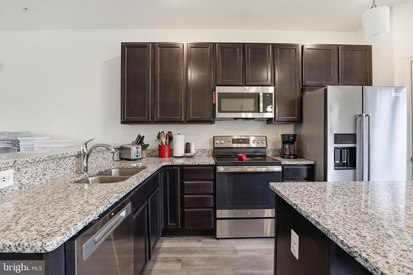 141 Sussex Place photo 13
