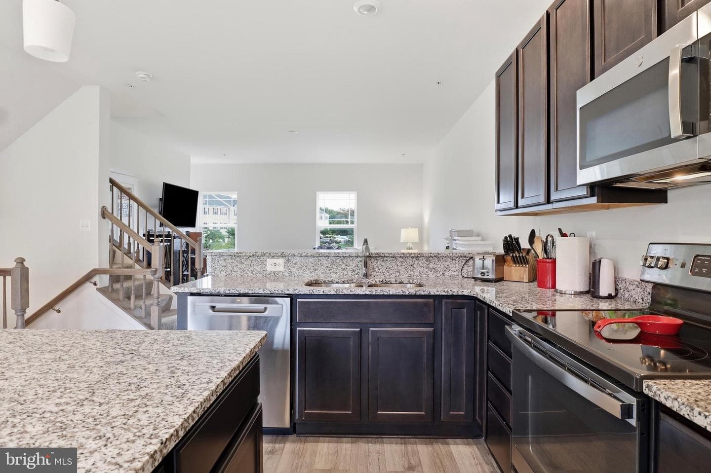 141 Sussex Place photo 14