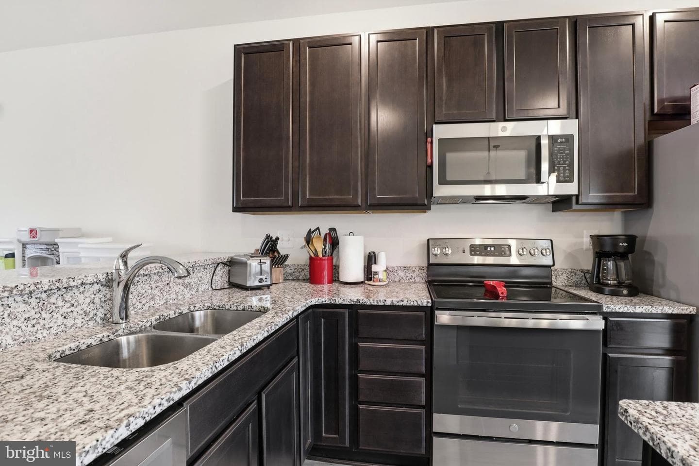 141 Sussex Place photo 15