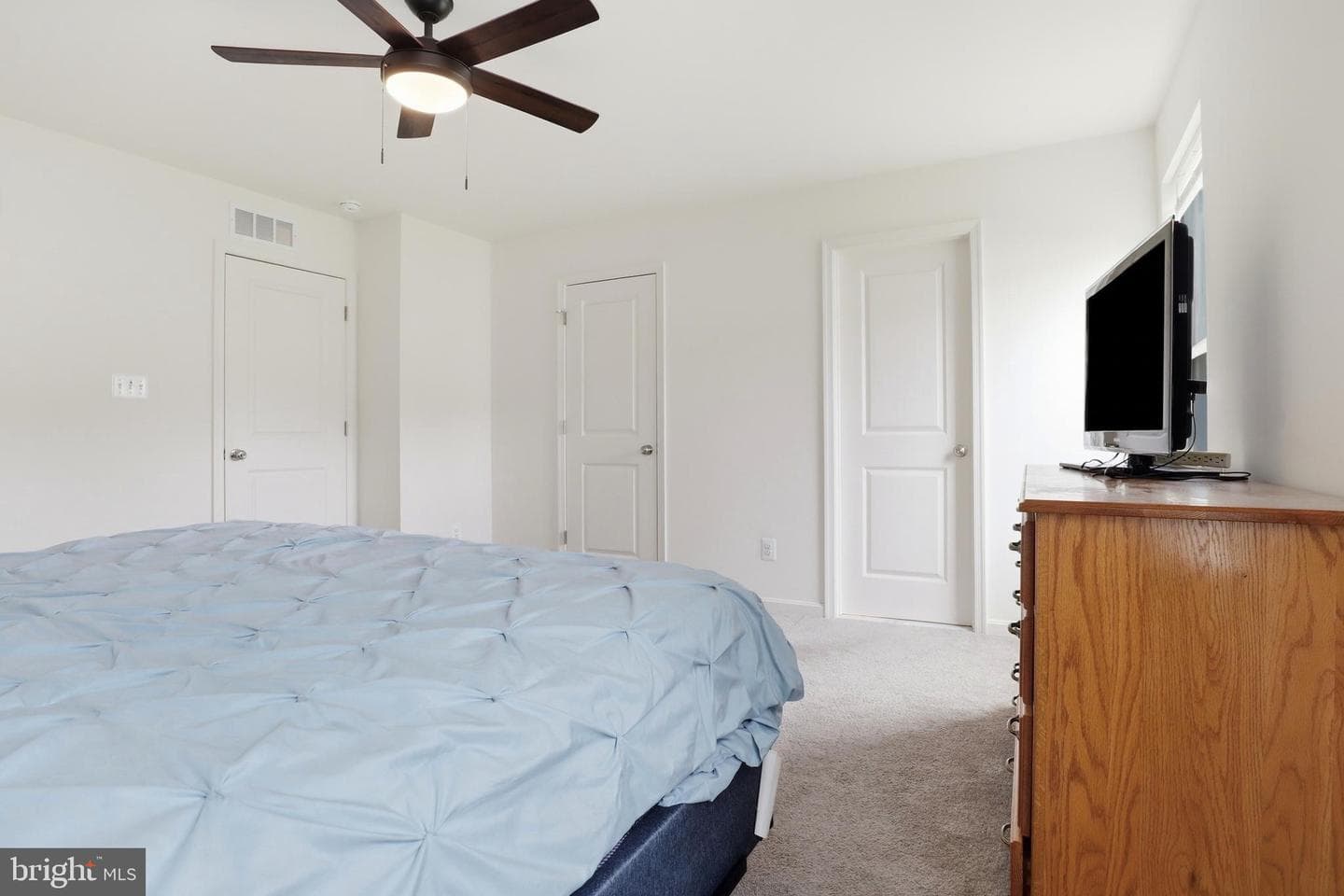141 Sussex Place photo 23