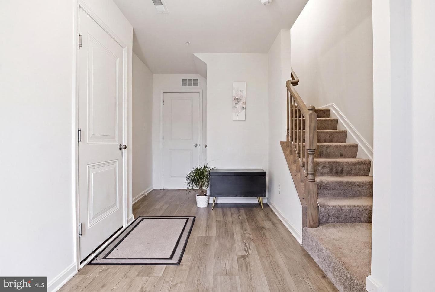 141 Sussex Place photo 25