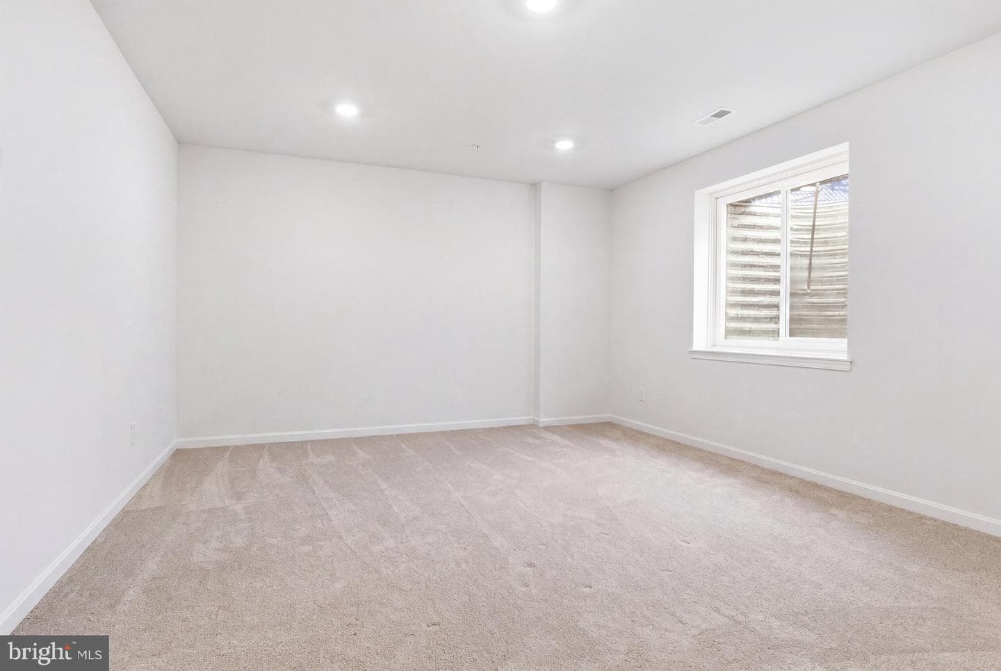 141 Sussex Place photo 26