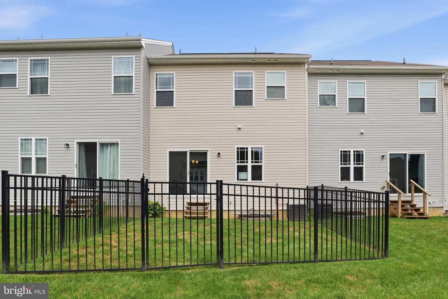 141 Sussex Place photo 29