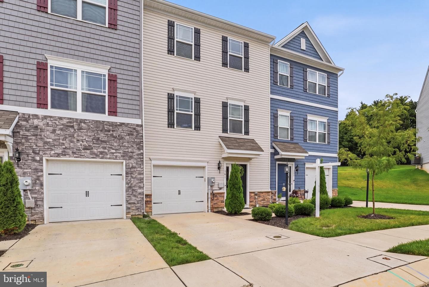 141 Sussex Place photo 3