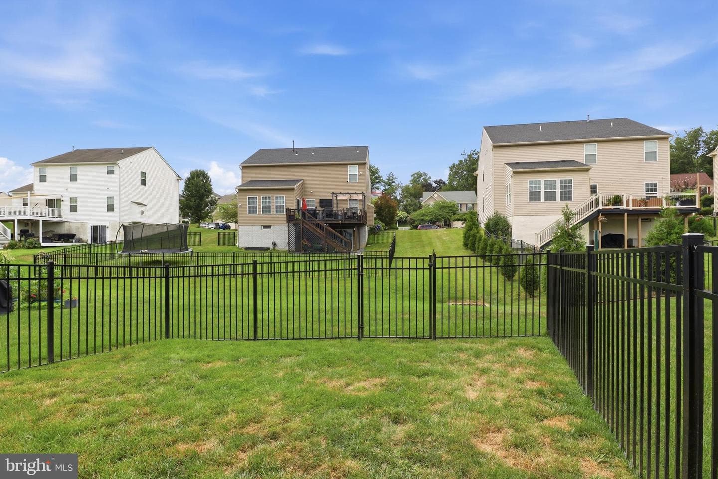 141 Sussex Place photo 31