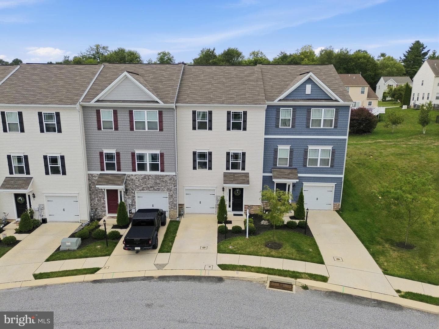 141 Sussex Place photo 32