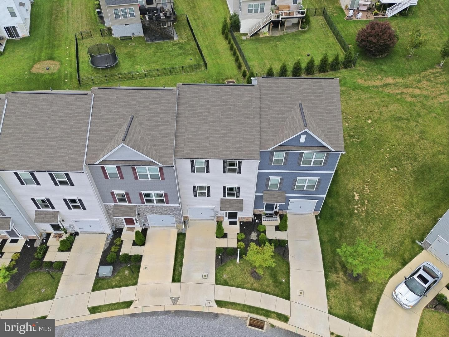 141 Sussex Place photo 33