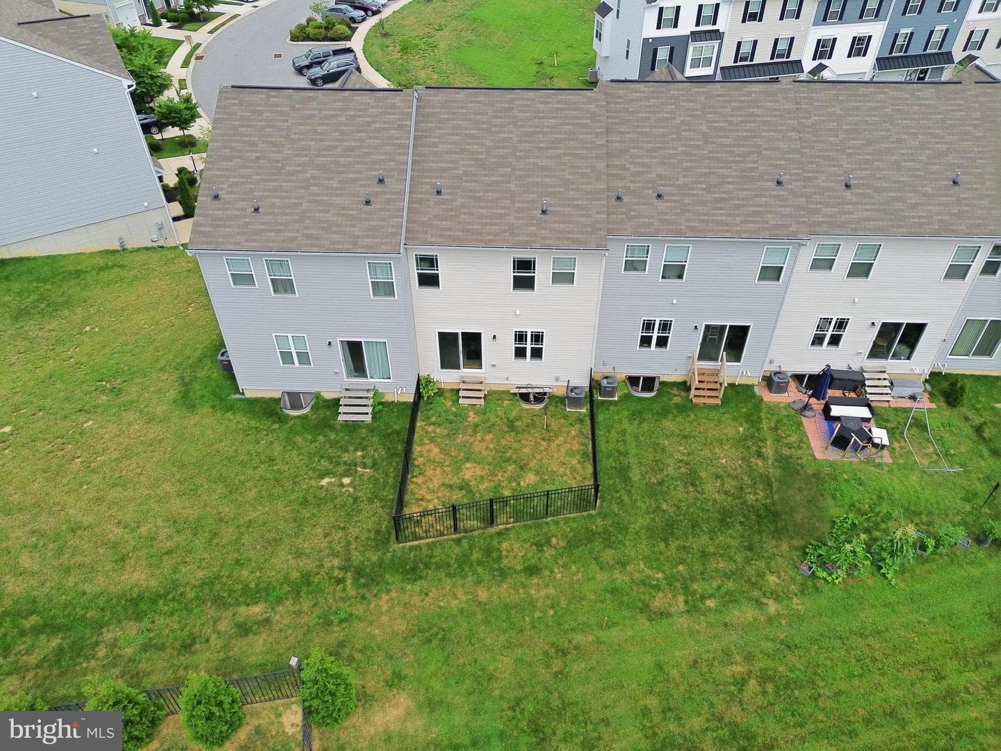 141 Sussex Place photo 35