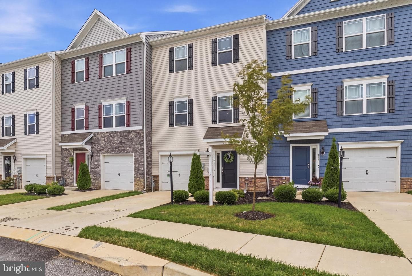 141 Sussex Place photo 4