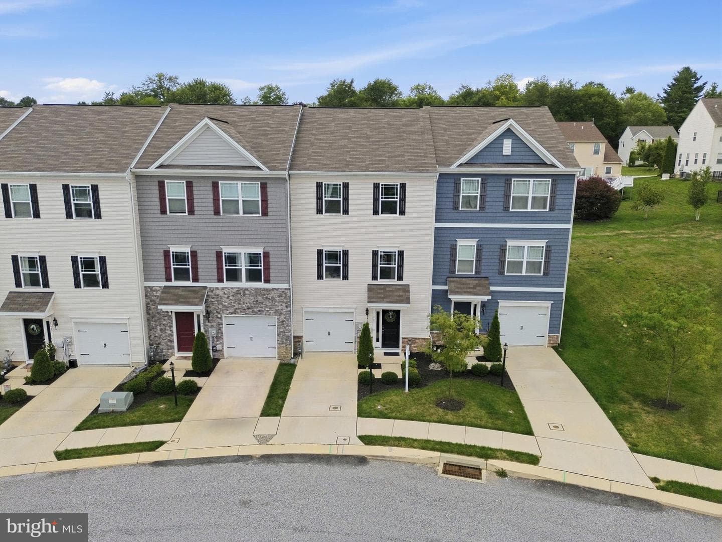 141 Sussex Place photo 5