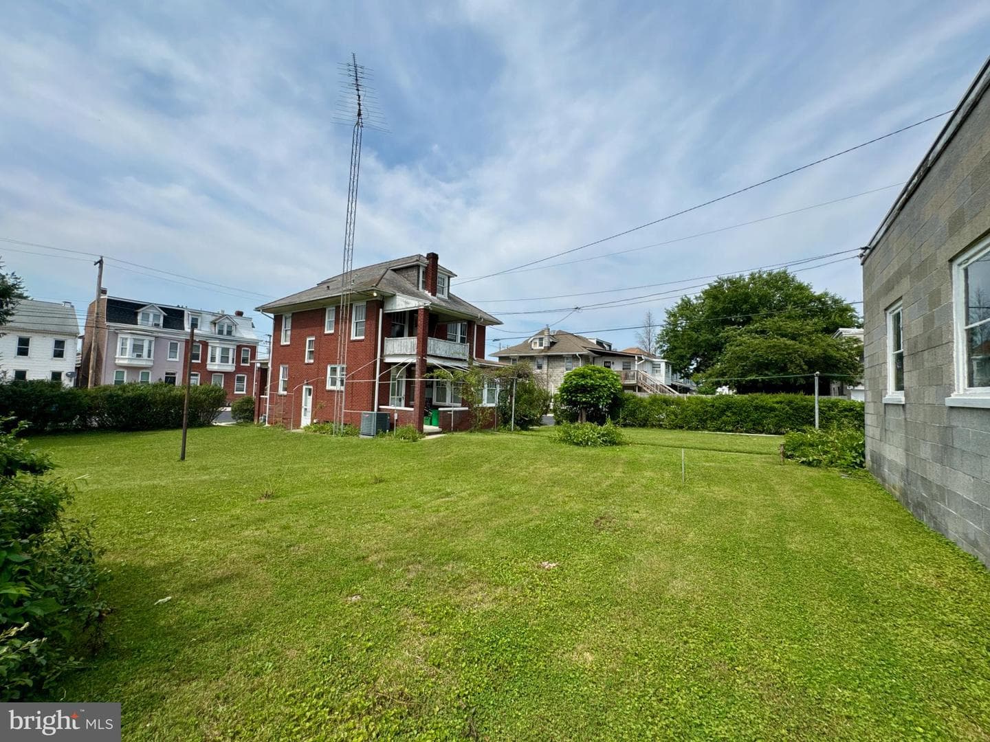 990 E Philadelphia Street photo 10