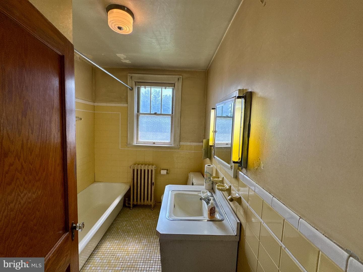 990 E Philadelphia Street photo 26
