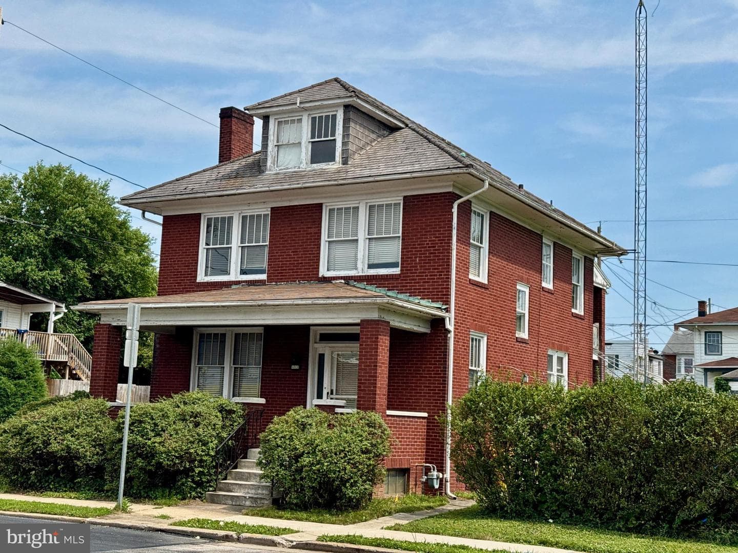 990 E Philadelphia Street photo 3