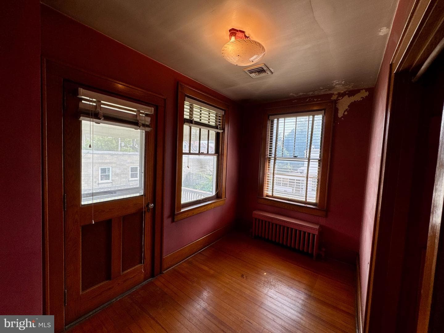 990 E Philadelphia Street photo 33