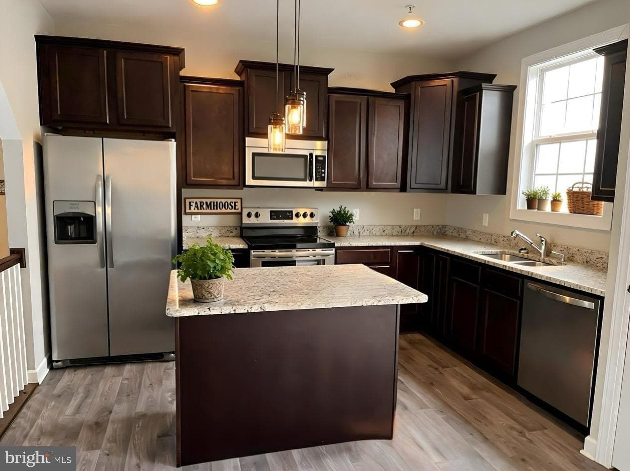 522 Charles Avenue photo 3