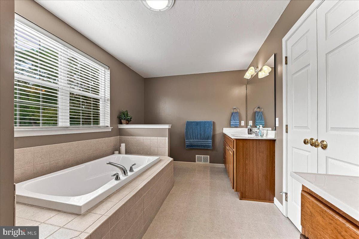 125 Fieldstone Court photo 24