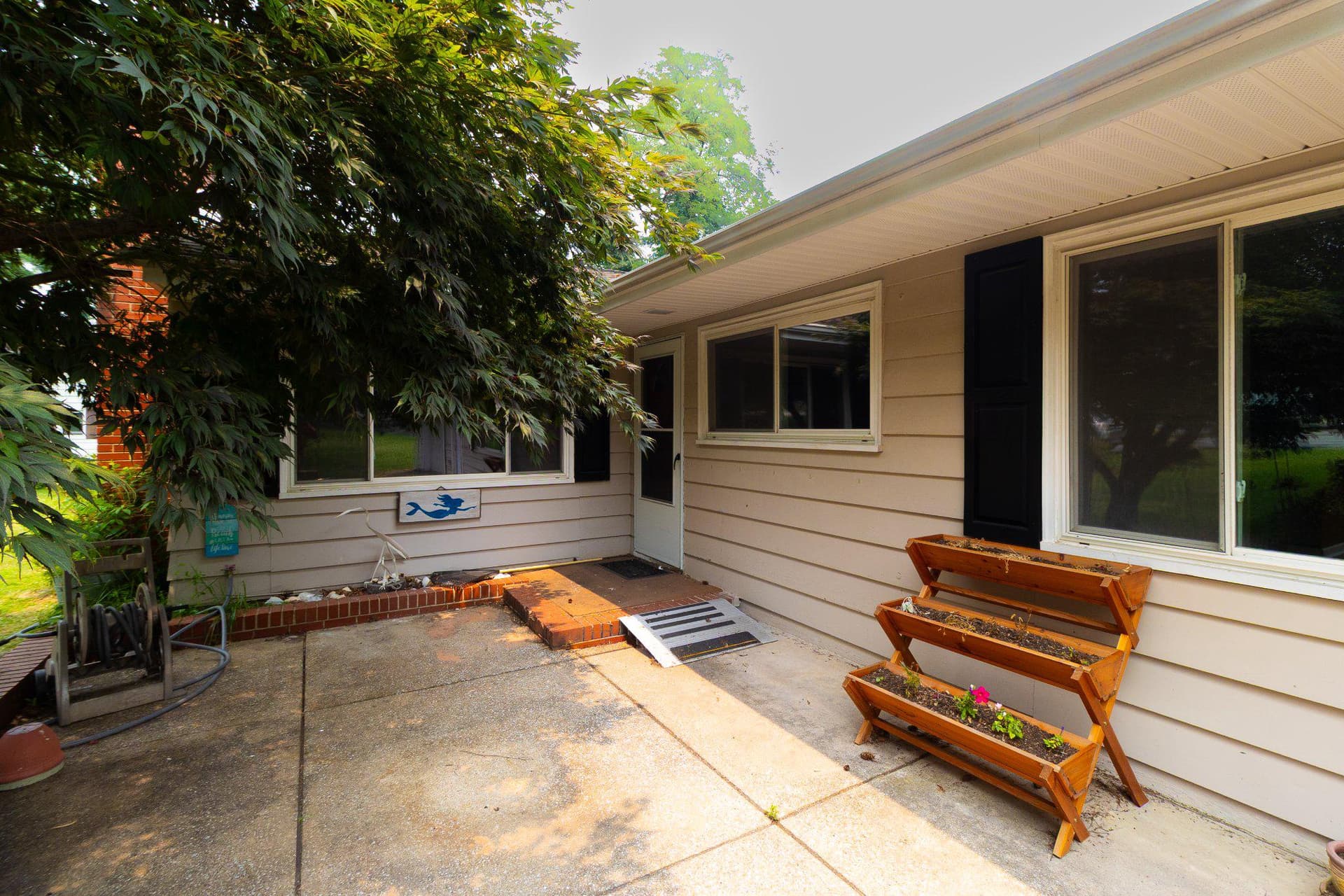 490 Pine Ridge Circle photo 3