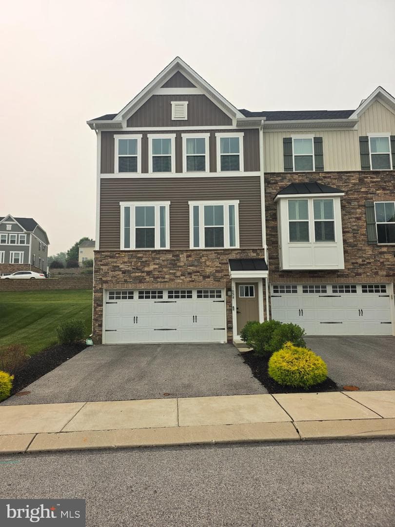 1054 Rosecroft Lane #24, York