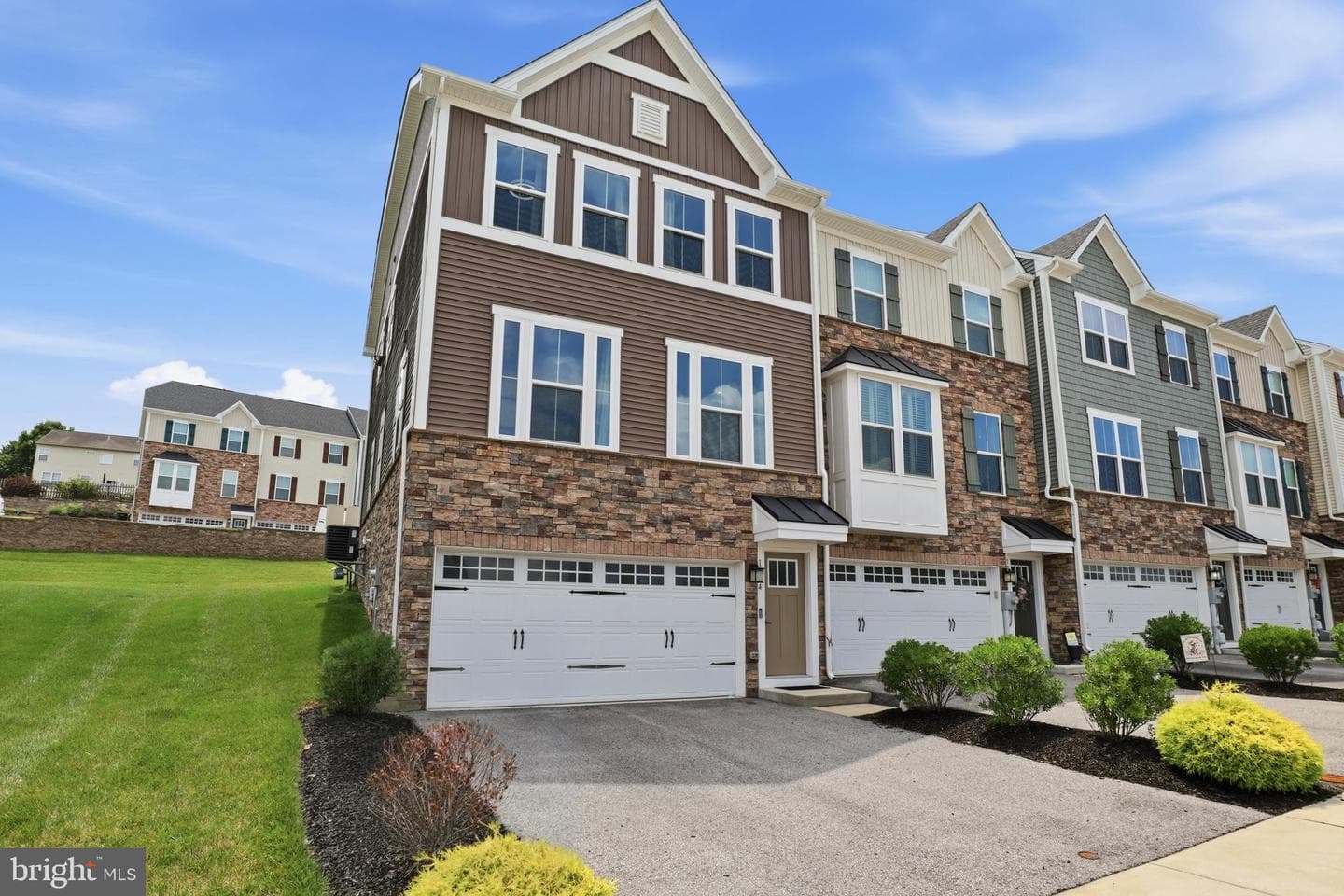 1054 Rosecroft Lane #24 photo 2