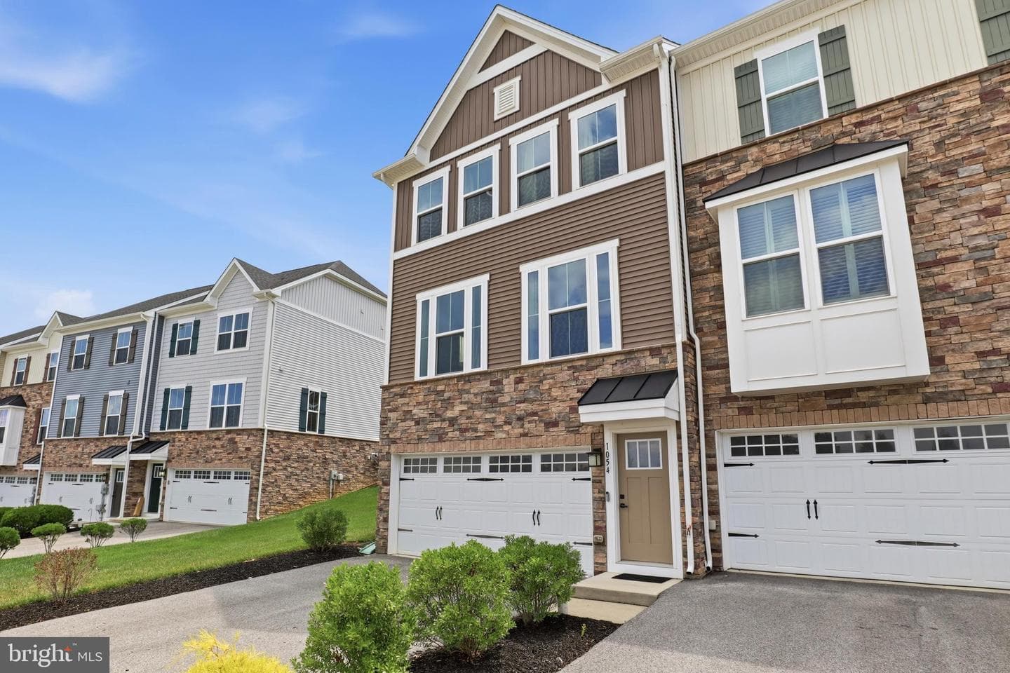 1054 Rosecroft Lane #24 photo 3