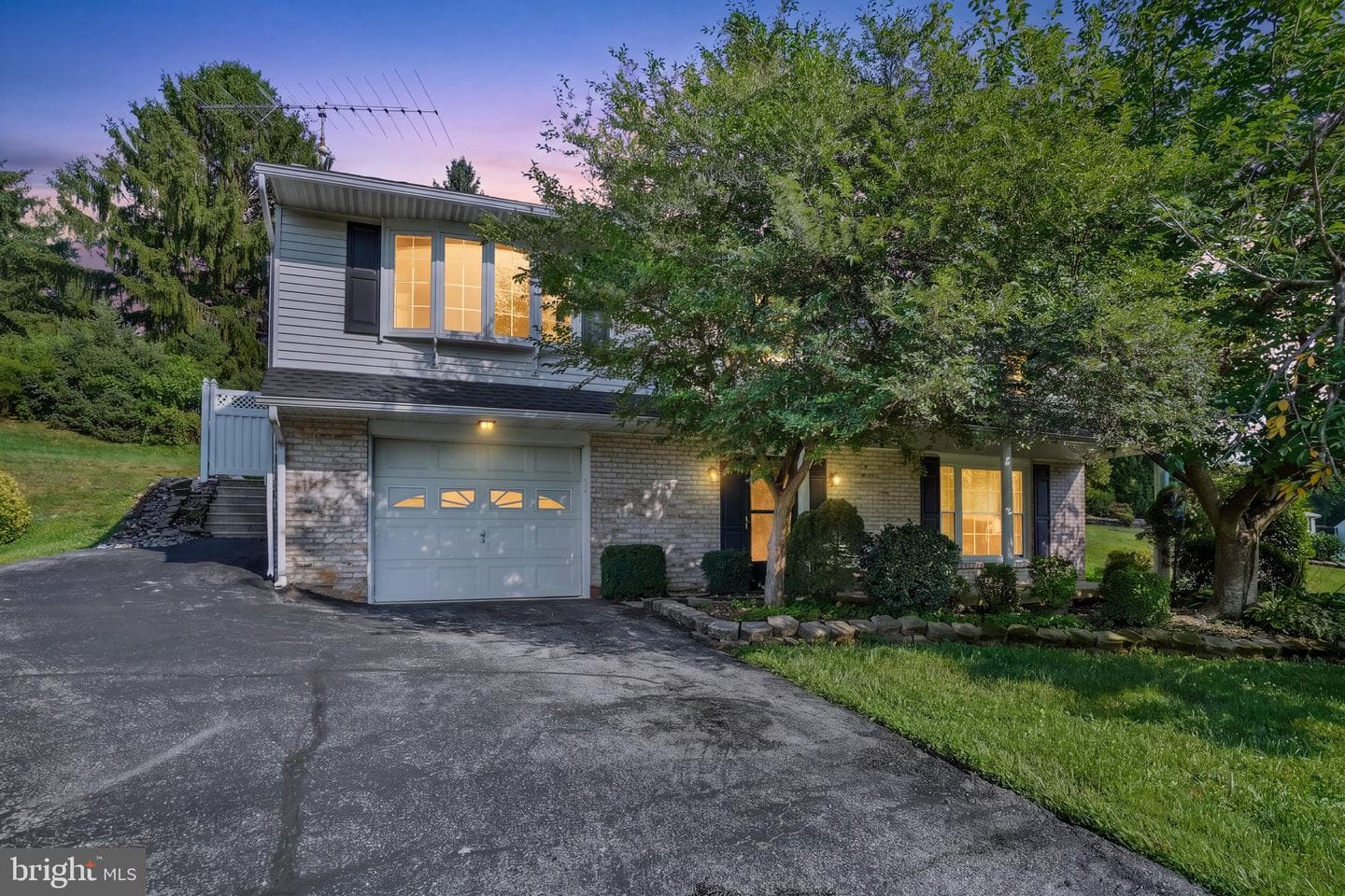 127 Strassburg Circle, Shrewsbury