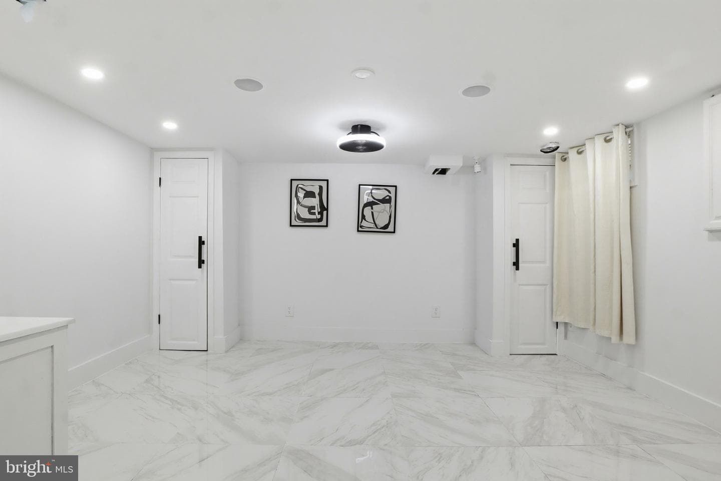 931 E Philadelphia Street photo 34
