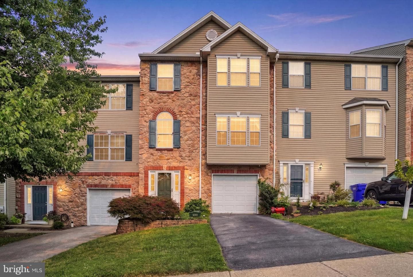 16899 Roosevelt Lane, Shrewsbury