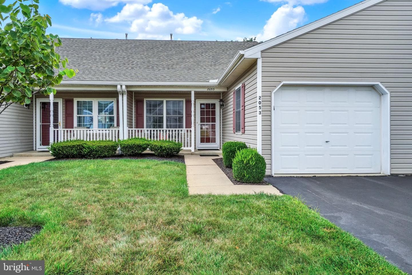 2053 Village Circle E, York