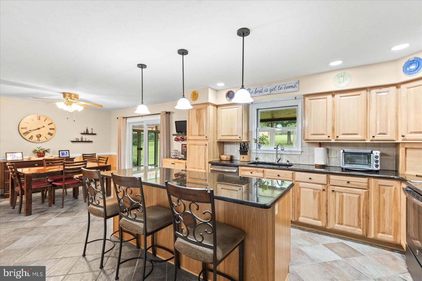 530 Dietz Road photo 10