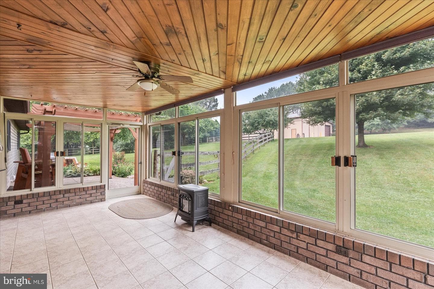 530 Dietz Road photo 3