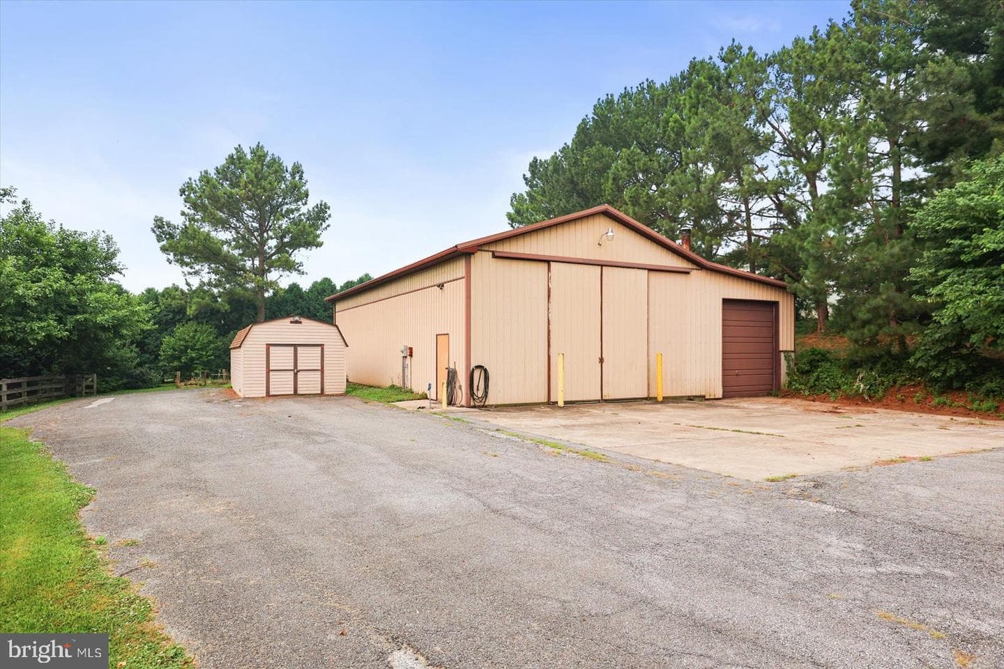 530 Dietz Road photo 33