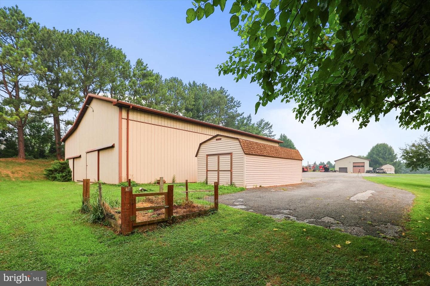 530 Dietz Road photo 39