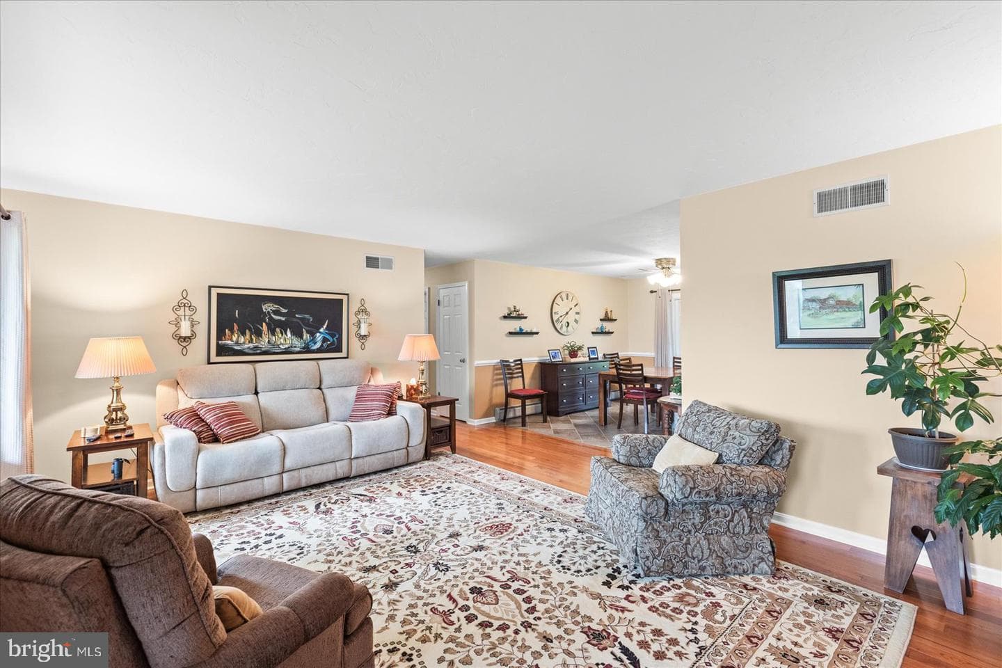 530 Dietz Road photo 4