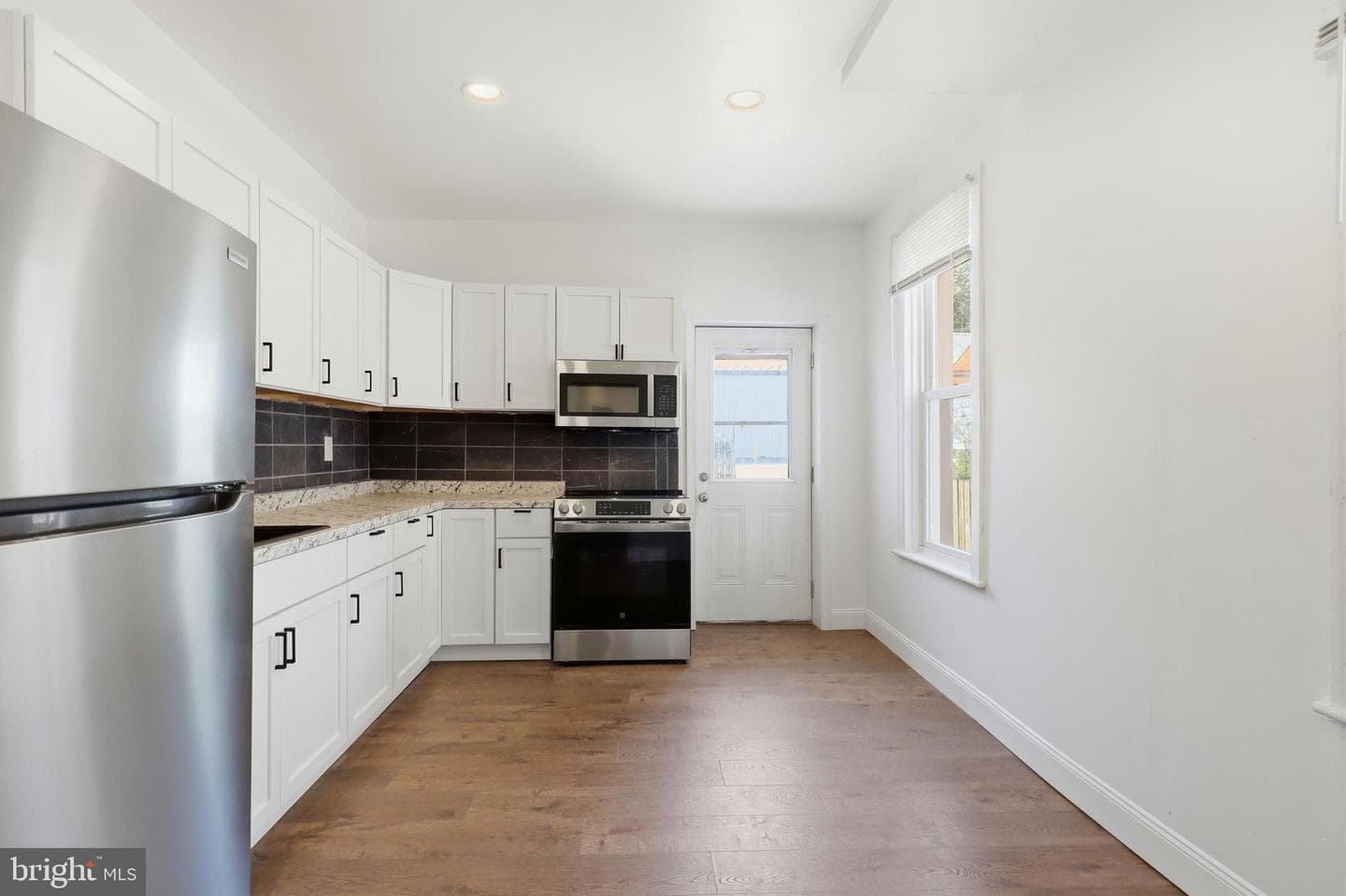 1274 W Princess Street photo 6
