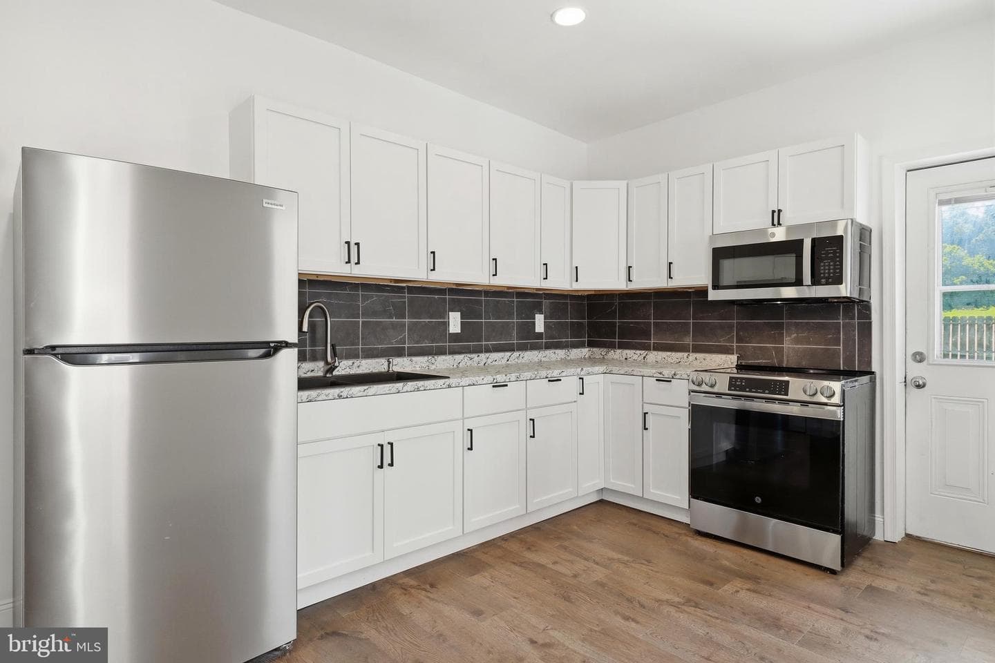 1274 W Princess Street photo 8