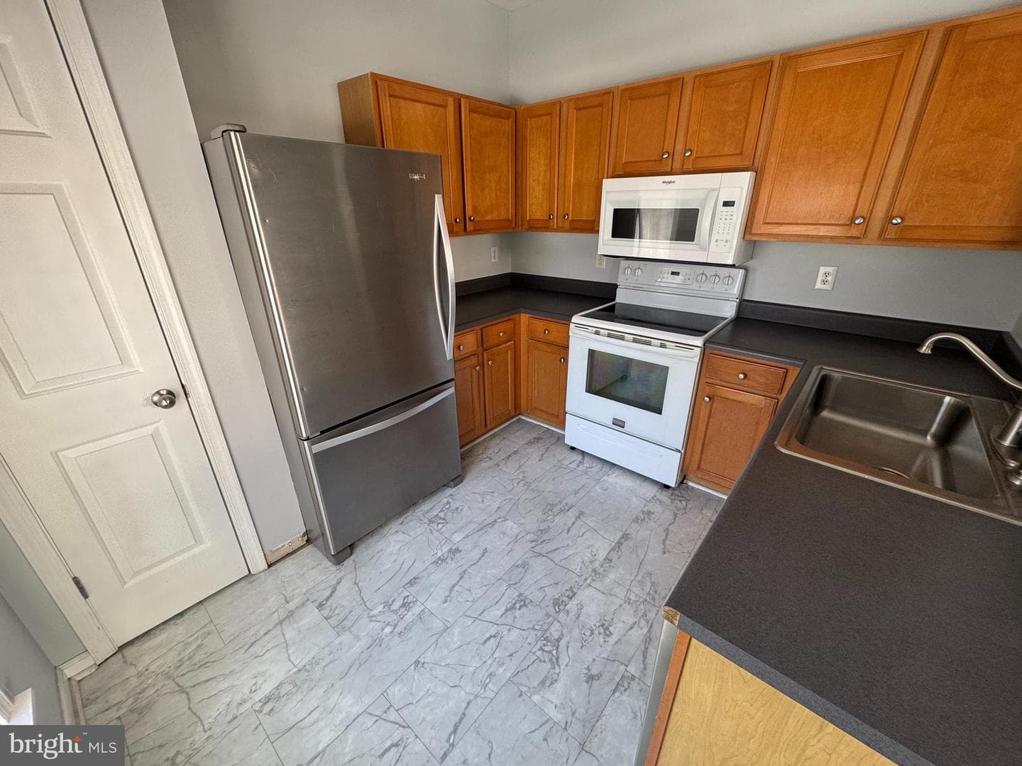 300 Riverbend Drive #1e photo 8