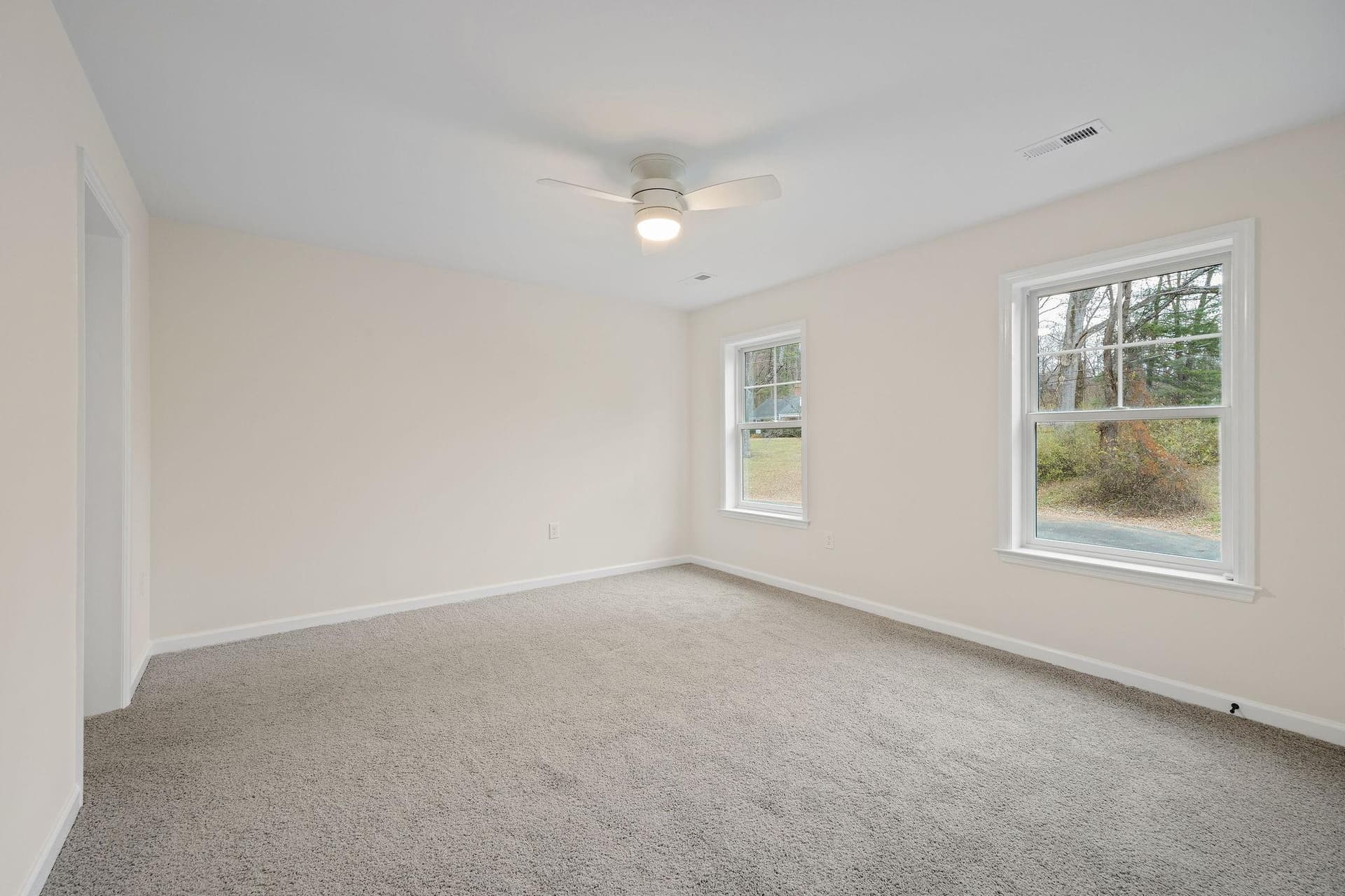 104 E Haven Court photo 31